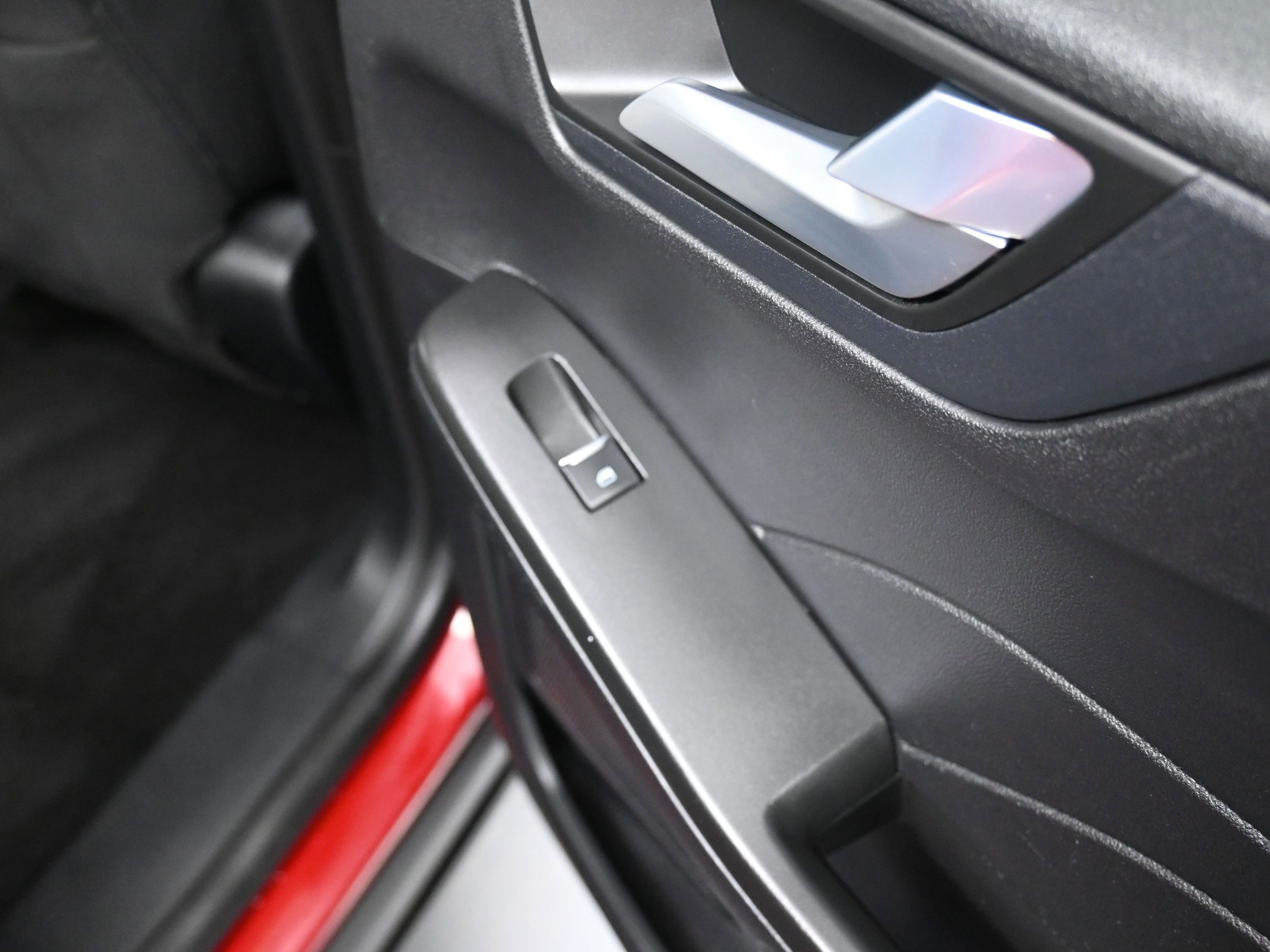 Used 2021 Ford Escape SE w/ Cold Weather Package FWD image 32