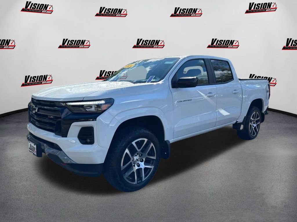 Used 2024 Chevrolet Colorado Z71 w/ Z71 Convenience Package 2