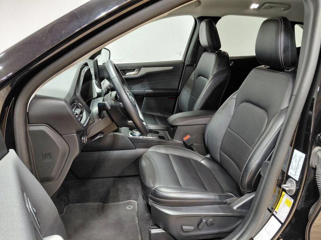 Certified 2025 Ford Escape Platinum AWD/4WD image 5