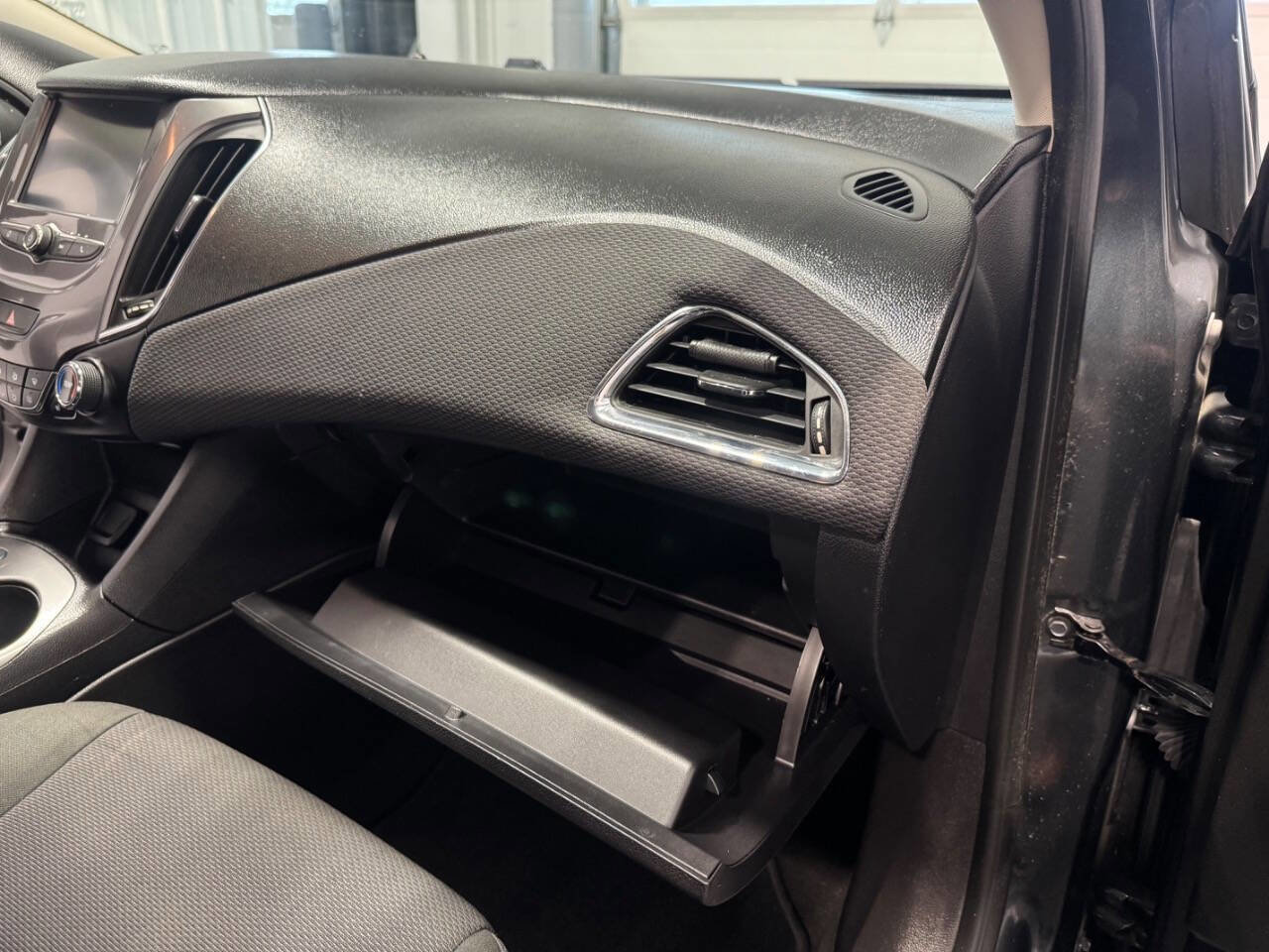 Used 2017 Chevrolet Cruze LT w/ Convenience Package FWD image 19