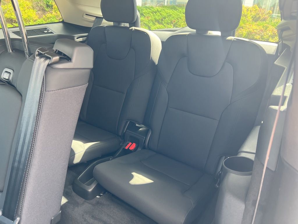 New 2026 Volvo XC90 B6 Plus w/ Protection Package Premier image 32
