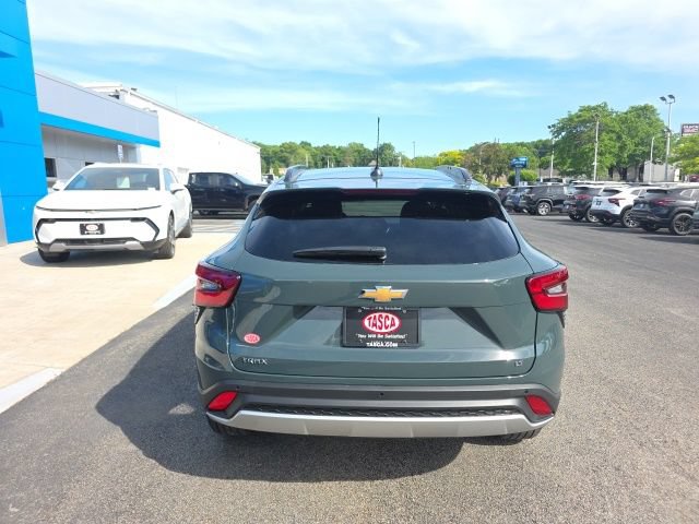 New 2026 Chevrolet Trax LT w/ Driver Confidence Package FWD image 3