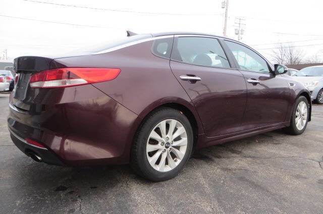 Used 2018 Kia Optima LX w/ 17" Alloy Wheels Package image 2