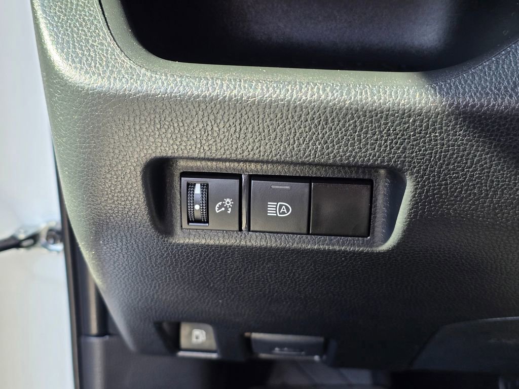 Used 2023 Toyota RAV4 LE AWD/4WD image 27