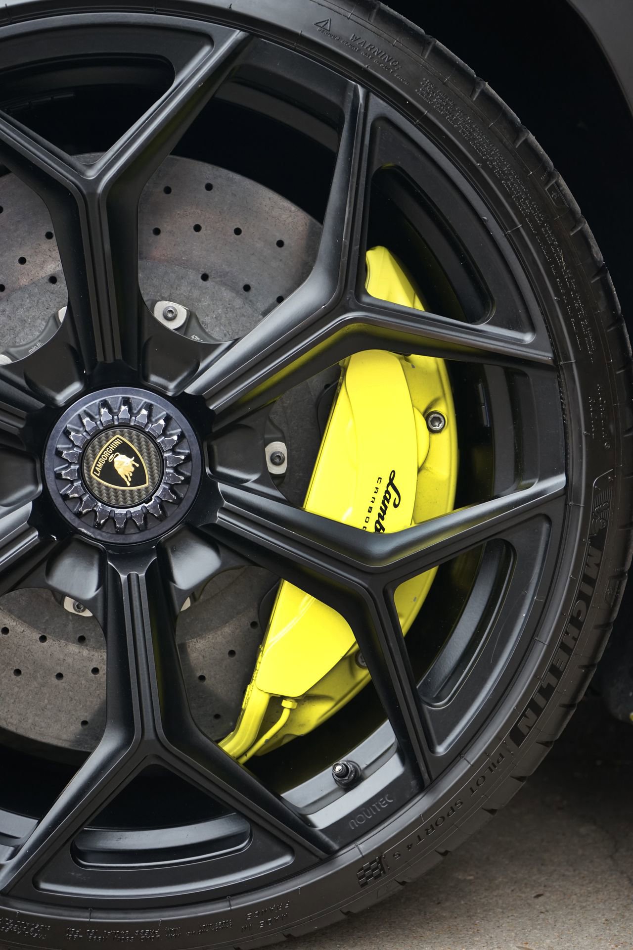 Used 2019 Lamborghini Aventador SVJ image 40