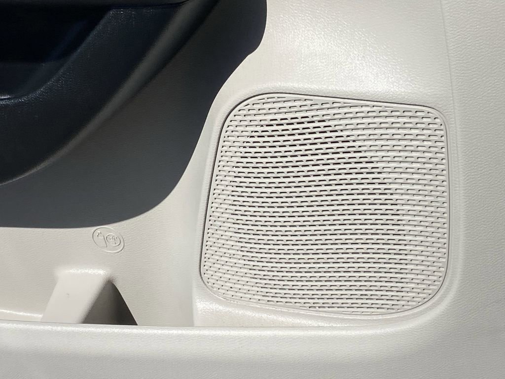 Used 2022 Chrysler Voyager LX FWD image 18