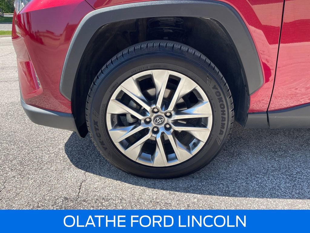 Used 2020 Toyota RAV4 XLE Premium AWD/4WD image 28