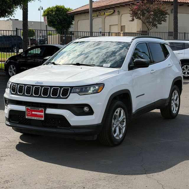 Used 2024 Jeep Compass Latitude AWD/4WD image 3