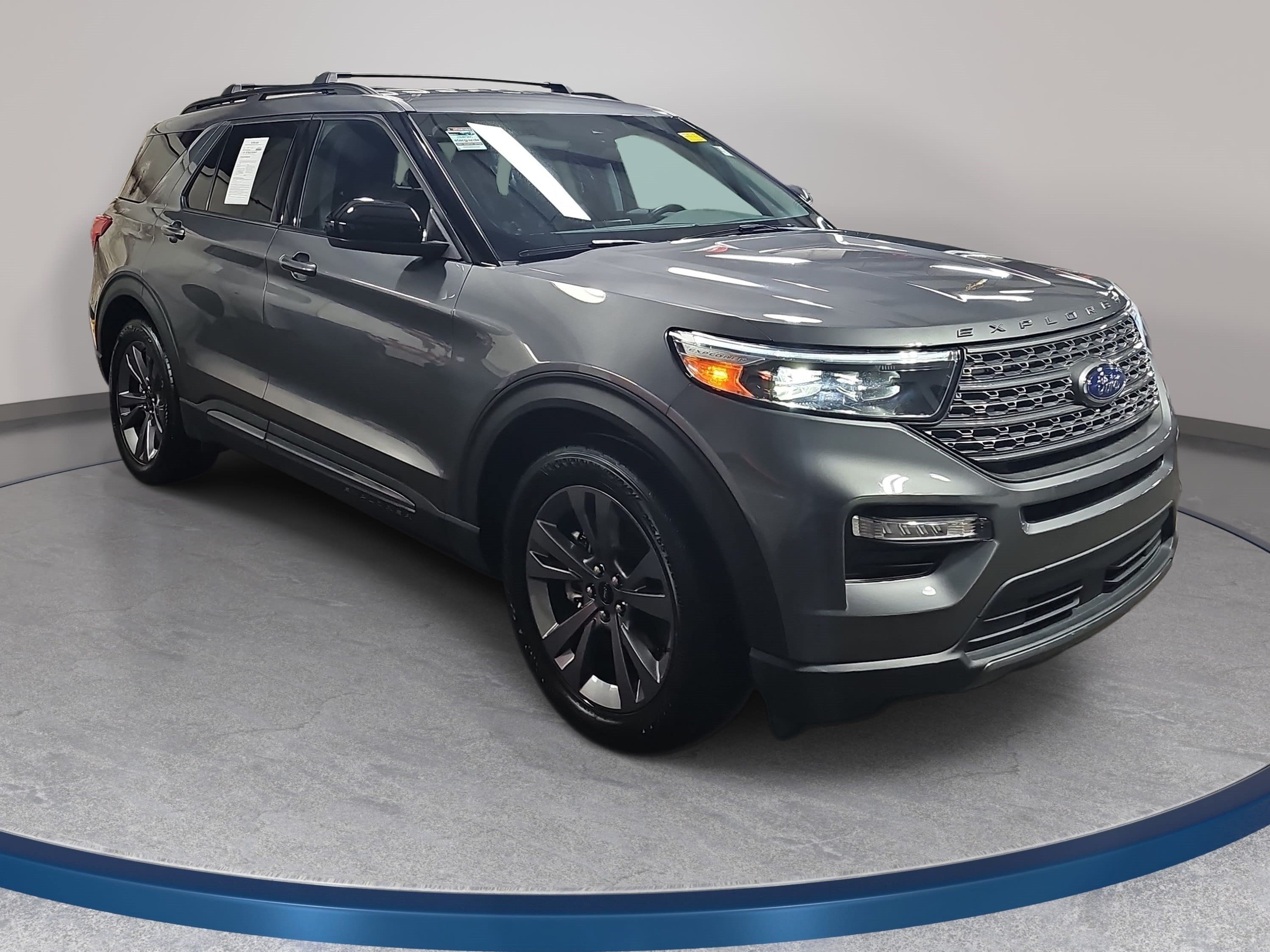 Used 2024 Ford Explorer XLT w/ Equipment Group 202A RWD image 3