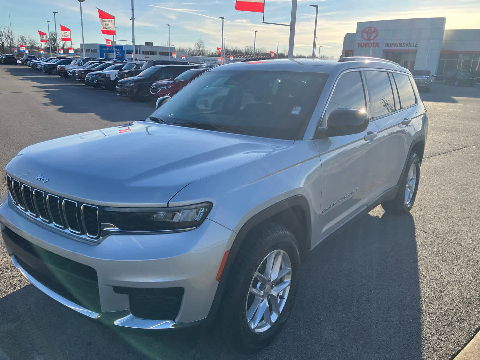 Used 2021 Jeep Grand Cherokee L Laredo w/ Luxury Tech Group I image 3