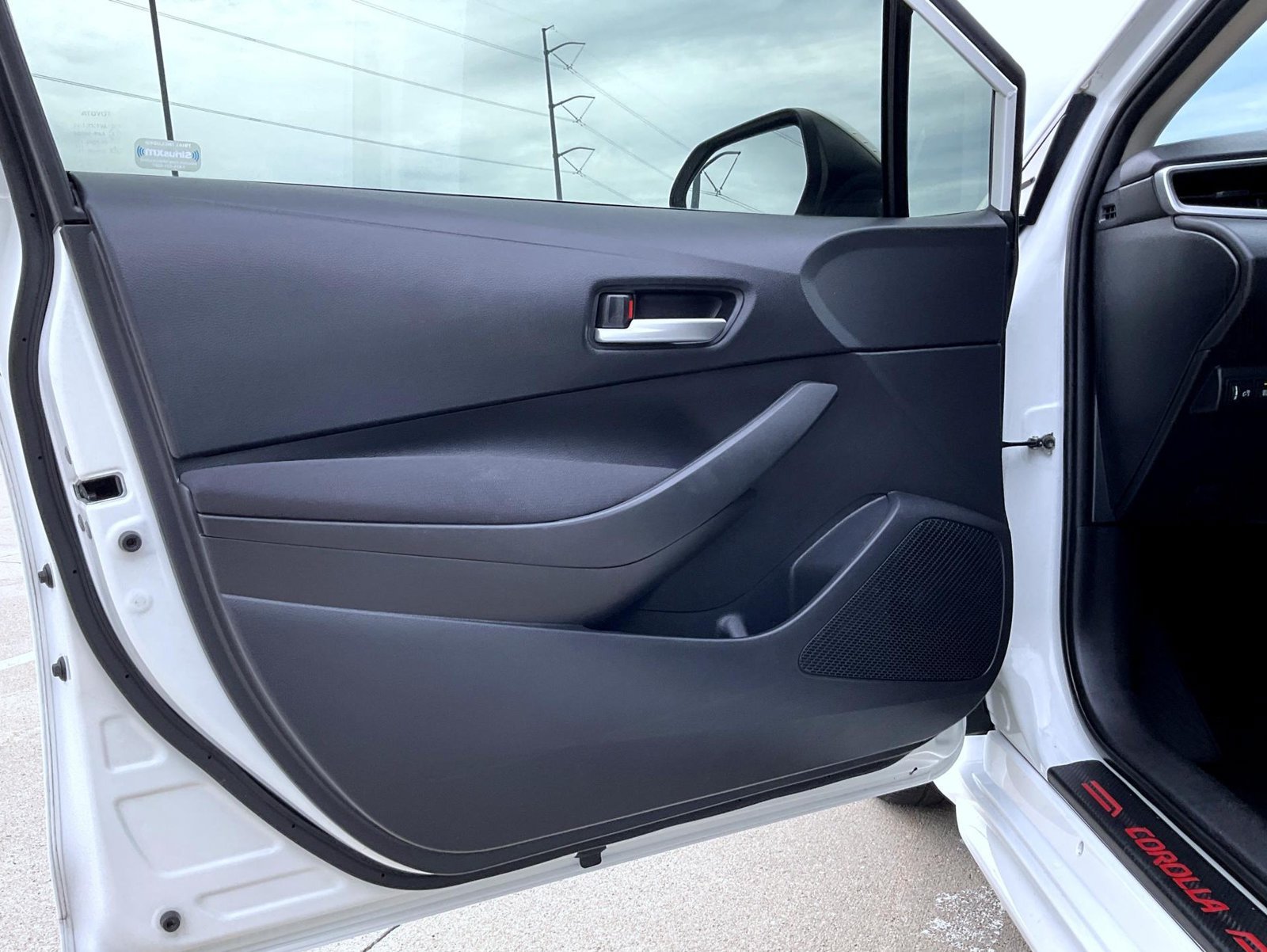 Used 2021 Toyota Corolla LE FWD image 9