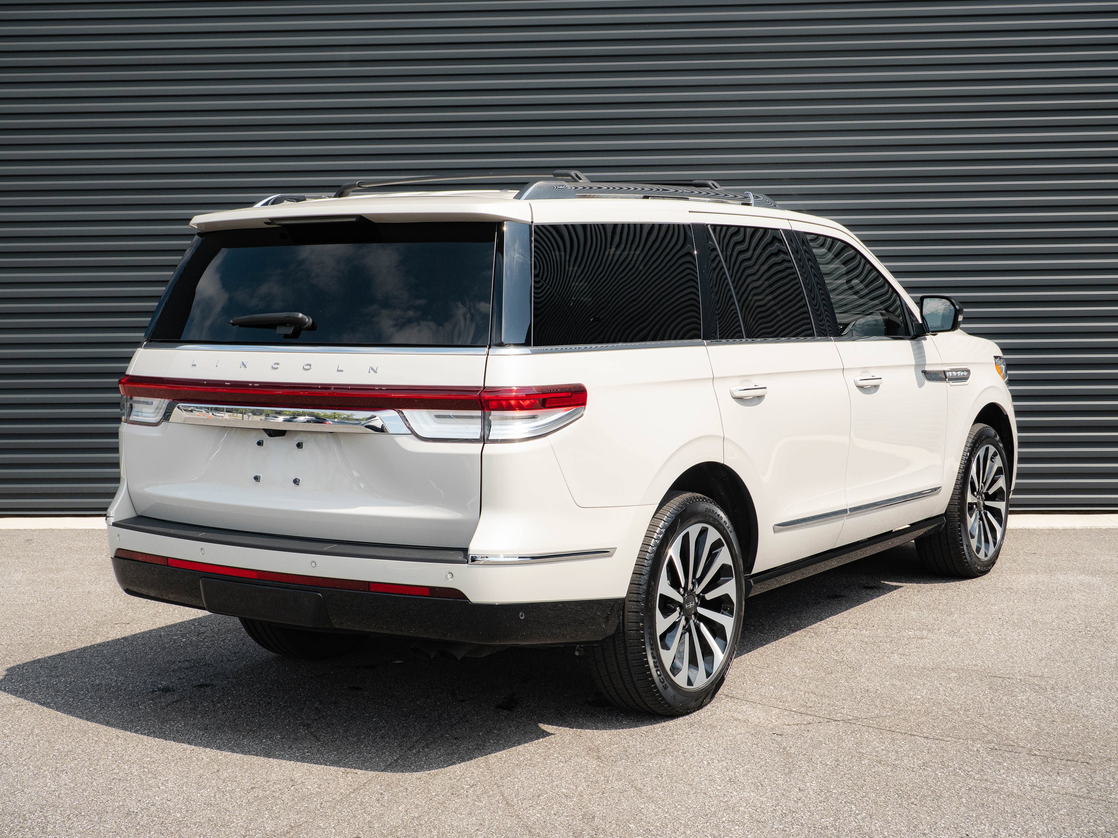 Used 2024 Lincoln Navigator Reserve AWD/4WD image 27