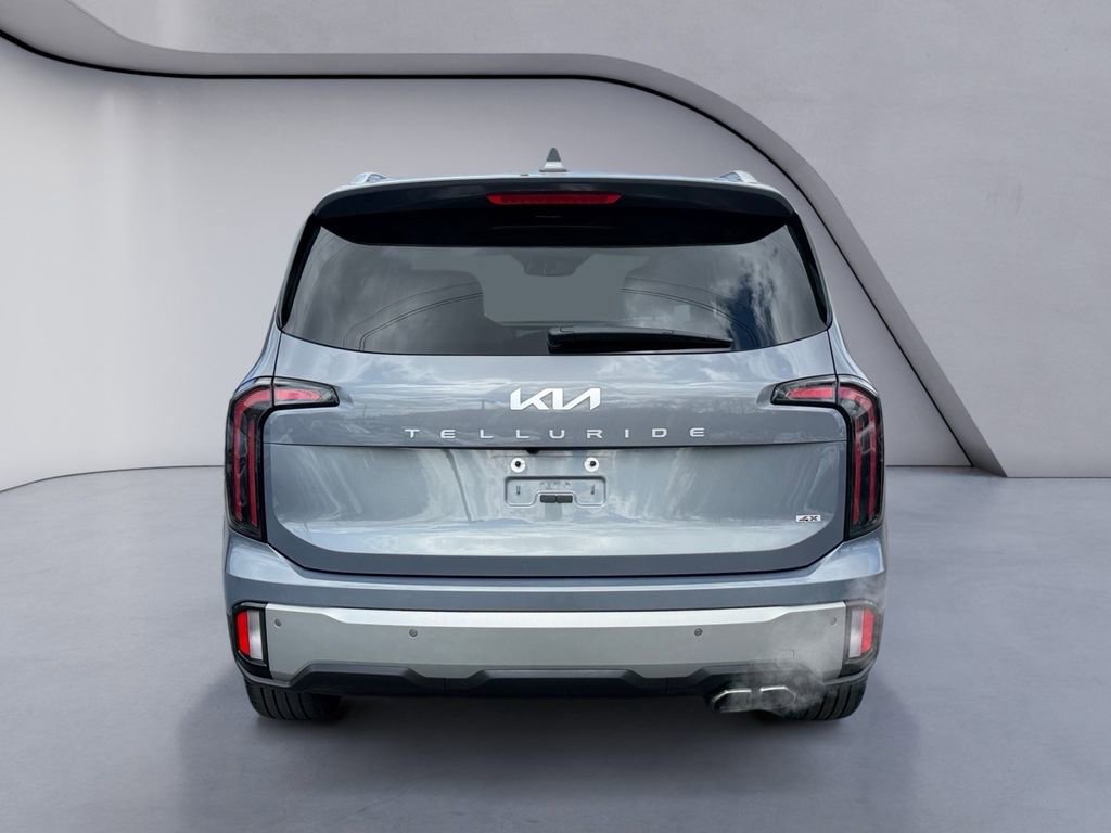 Used 2025 Kia Telluride EX w/ EX Captain's Chair Package image 4