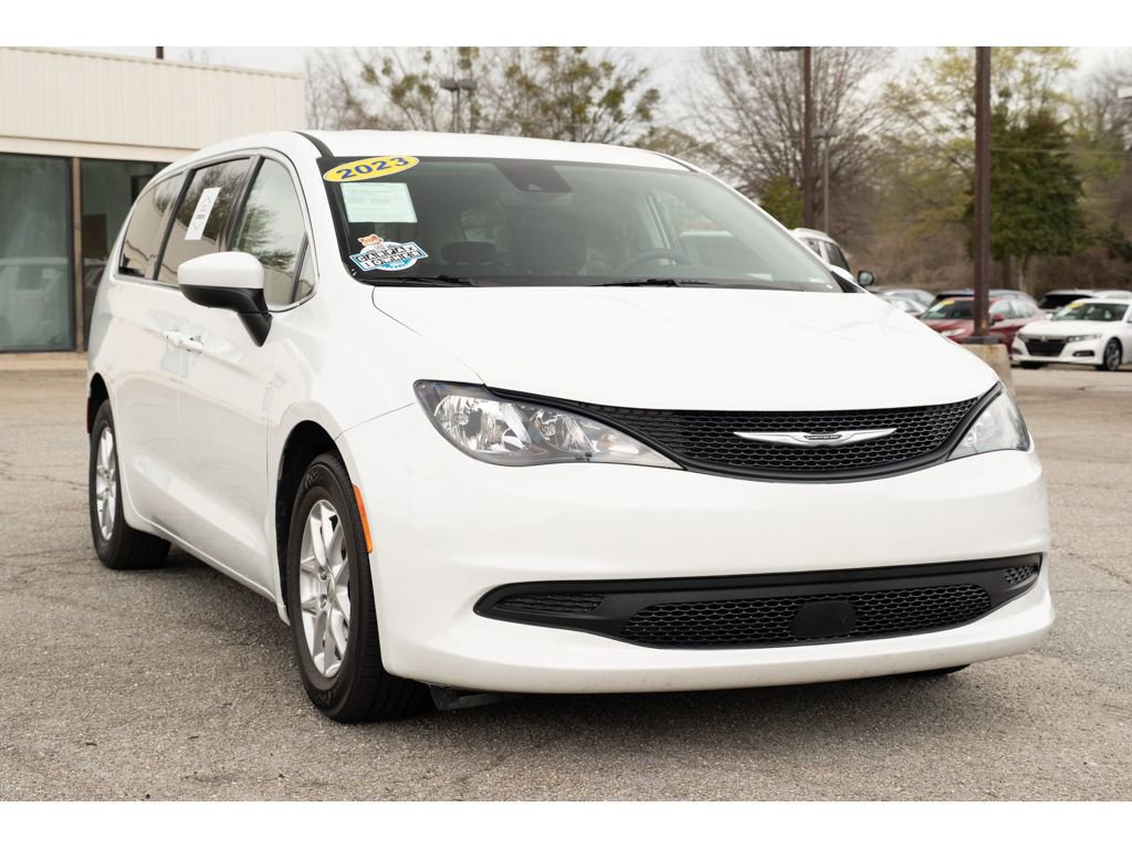 Used 2023 Chrysler Voyager LX image 35