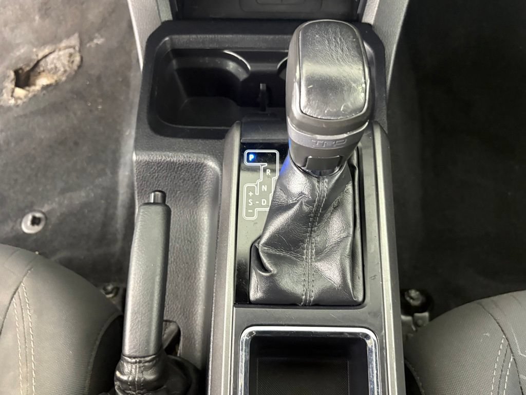 Used 2017 Toyota Tacoma TRD Off-Road w/ Premium & Technology Package AWD/4WD image 23