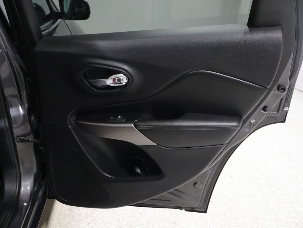 Used 2019 Jeep Cherokee Limited image 20