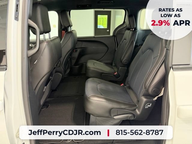 New 2027 Chrysler Pacifica Select FWD image 25