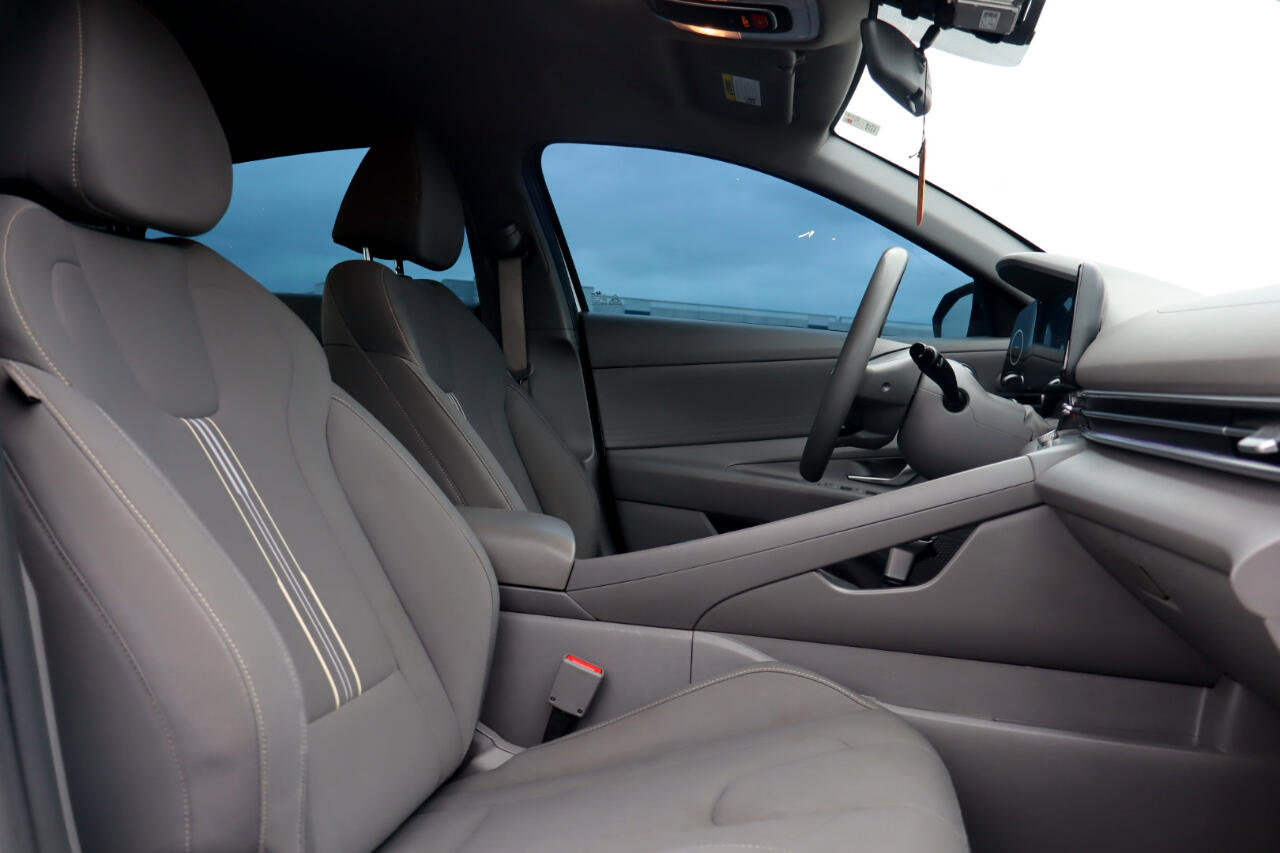 Used 2024 Hyundai Elantra SEL image 27