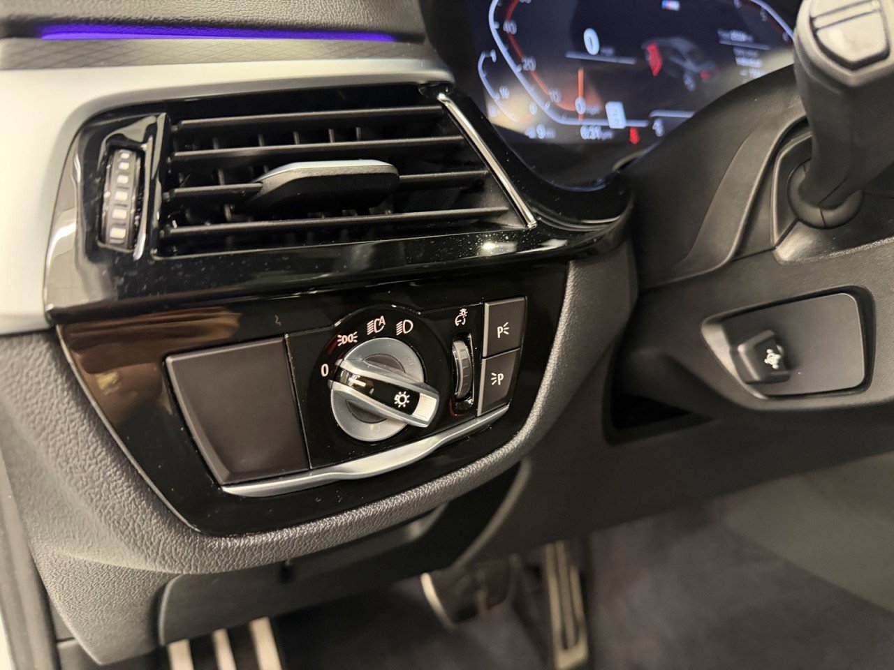 Used 2023 BMW 530i xDrive w/ Executive Package image 38