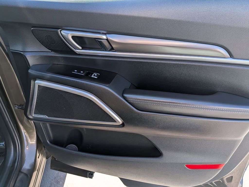 Used 2025 Kia Telluride S image 32
