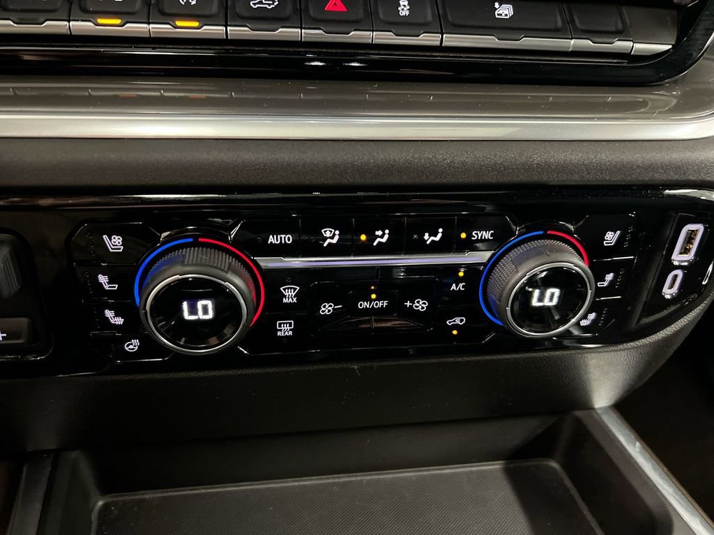 Used 2025 Chevrolet Silverado 1500 High Country w/ Technology Package AWD/4WD image 17