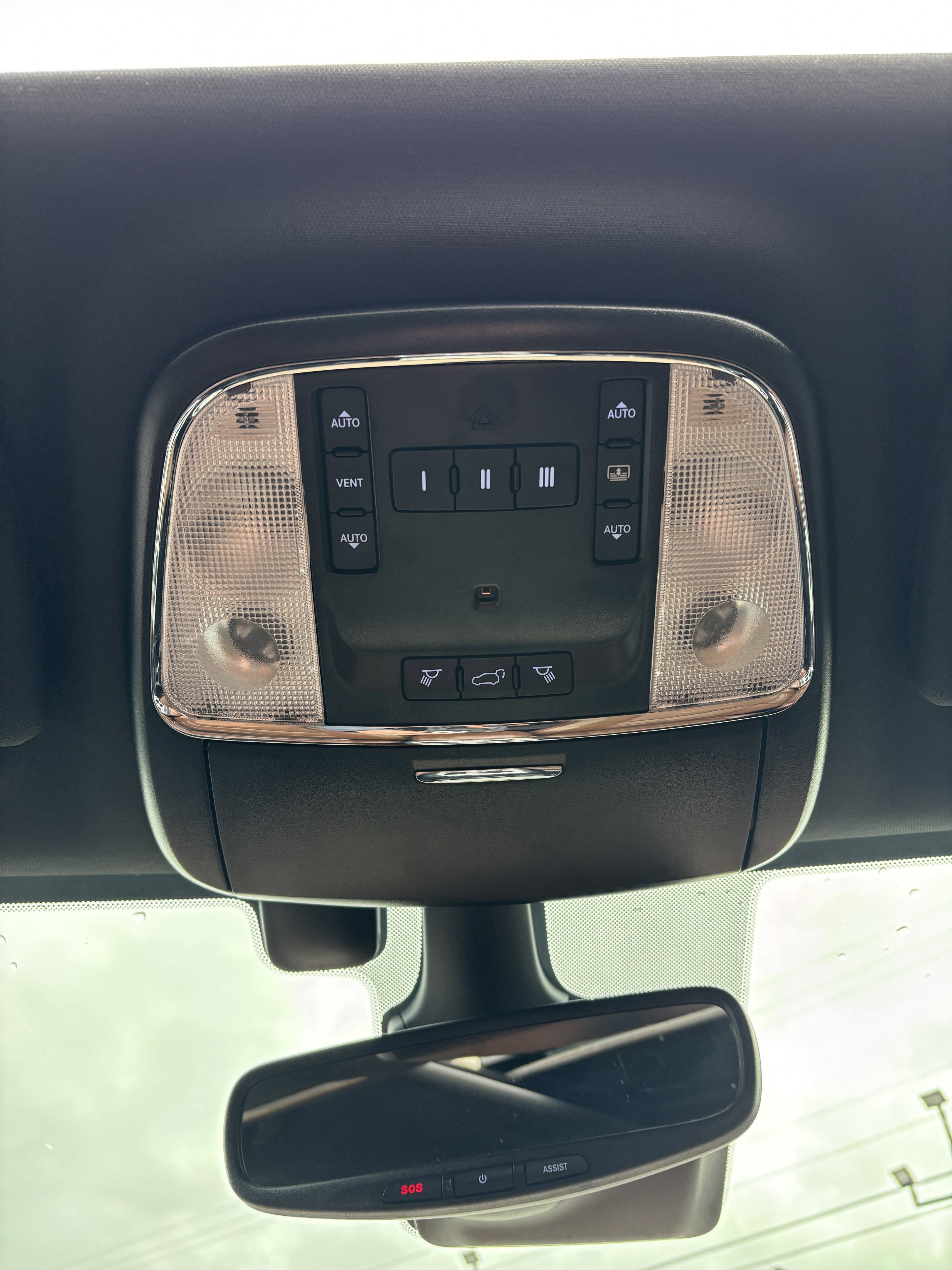 Used 2020 Jeep Grand Cherokee Overland image 38