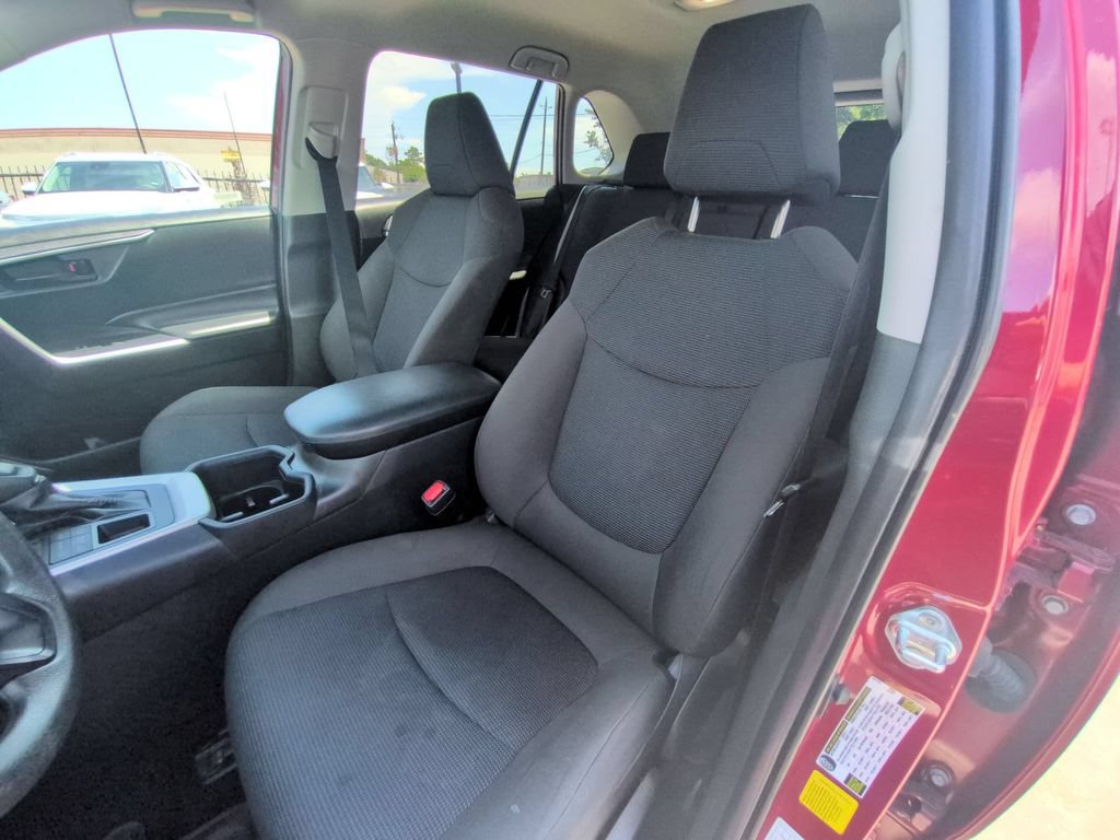 Used 2025 Toyota RAV4 LE AWD/4WD image 24