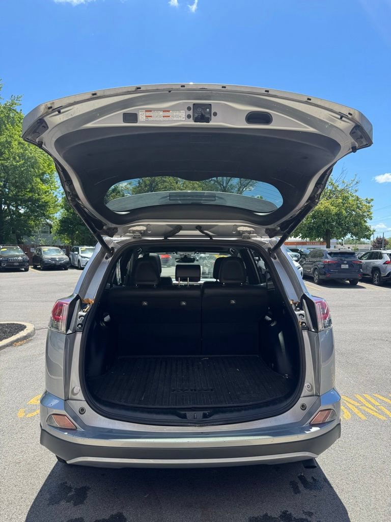 Used 2018 Toyota RAV4 SE w/ Power Extra Value Package AWD/4WD image 15