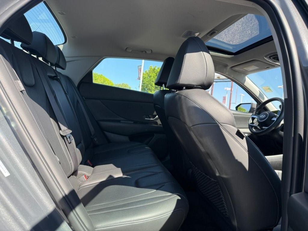 Used 2025 Hyundai Elantra Limited FWD image 10