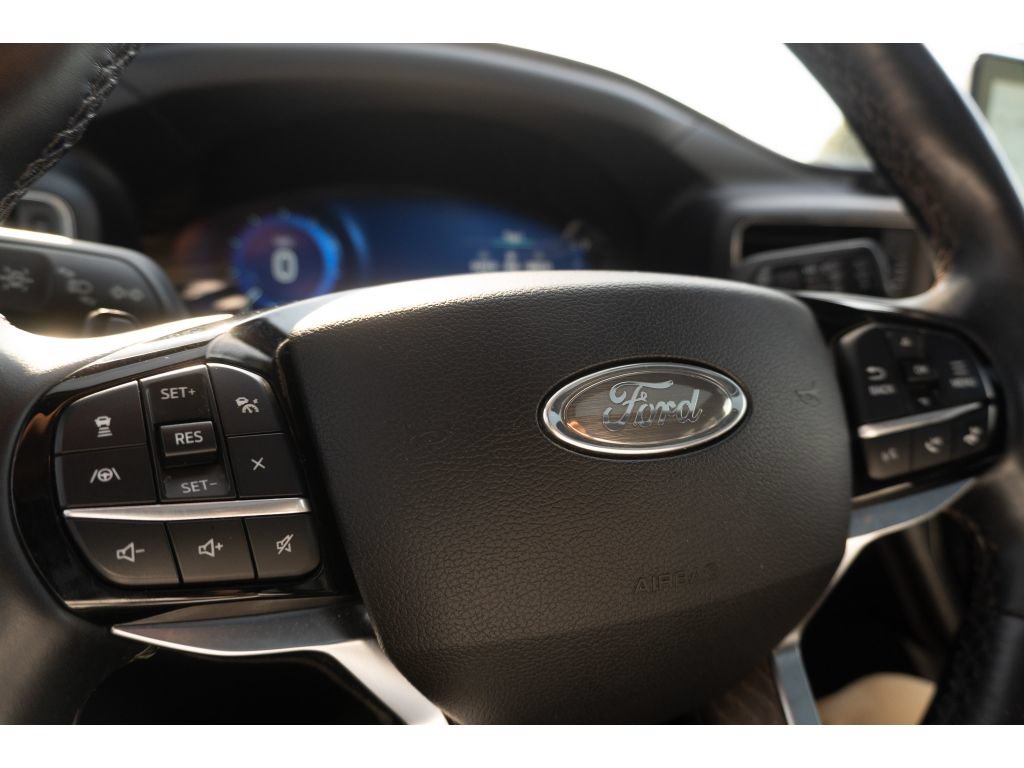 Used 2021 Ford Explorer Platinum w/ Equipment Group 601A AWD/4WD image 32