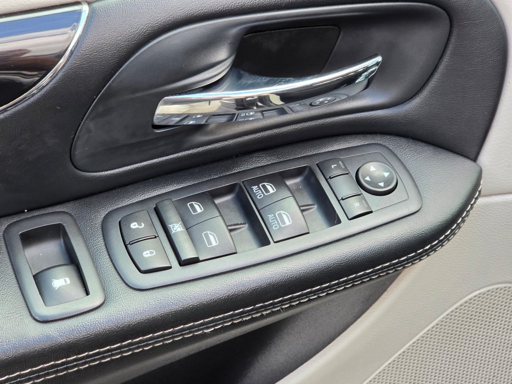 Used 2016 Dodge Grand Caravan SE FWD image 51