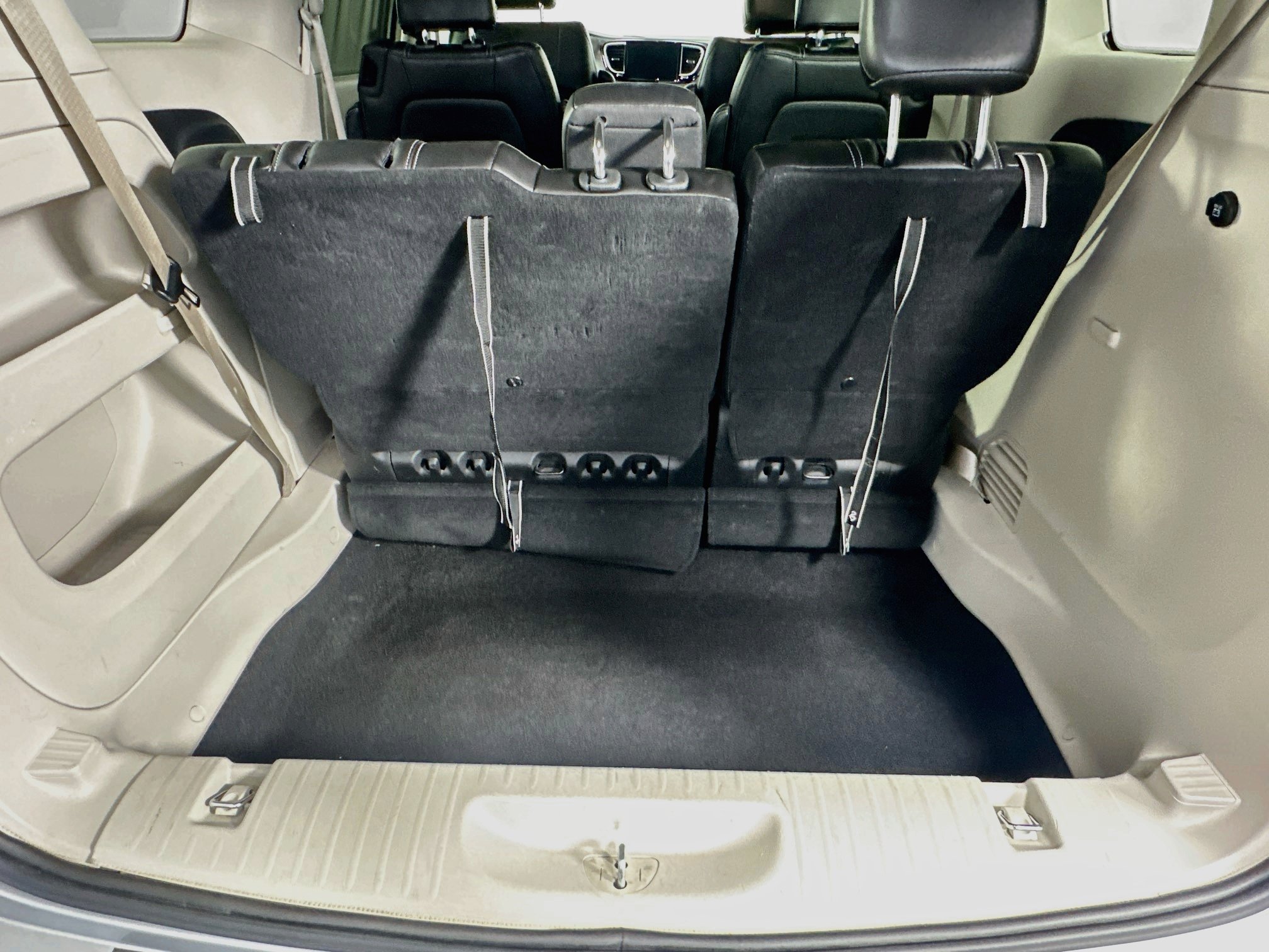 Used 2024 Chrysler Pacifica Touring-L FWD image 31
