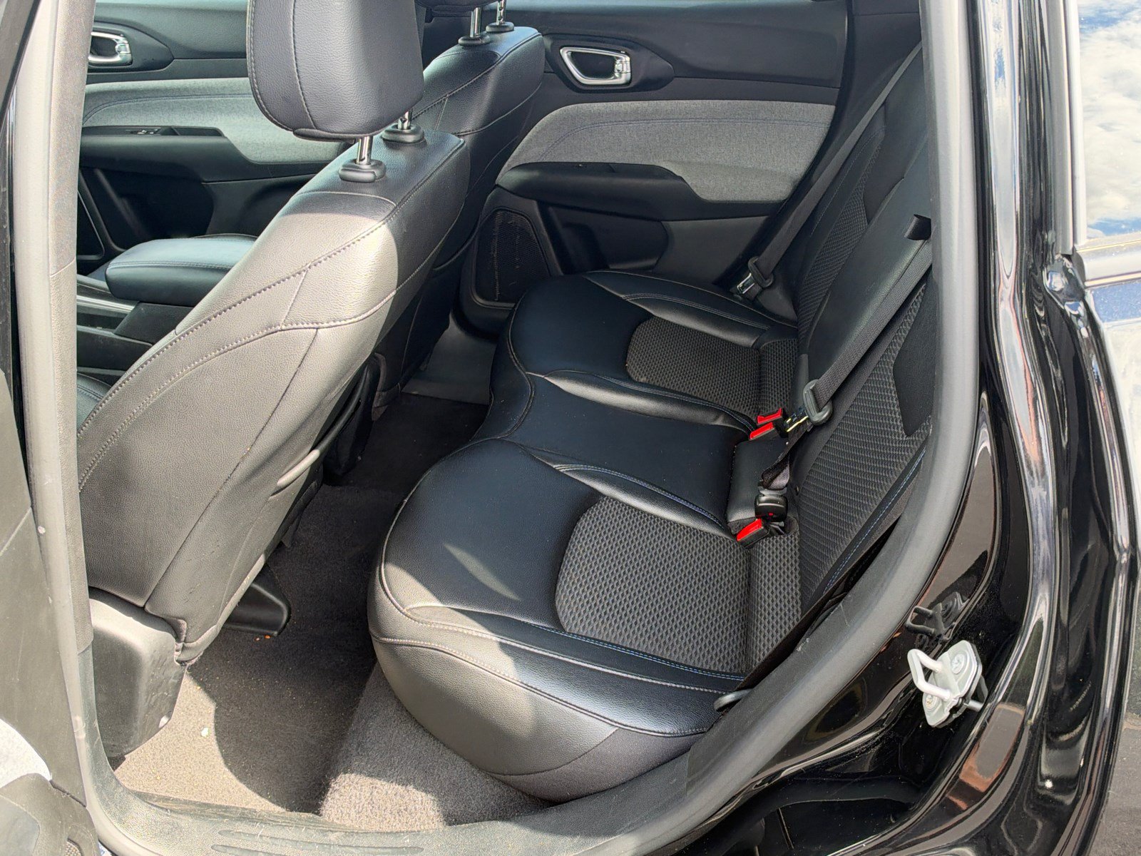 Used 2024 Jeep Compass Latitude AWD/4WD image 20