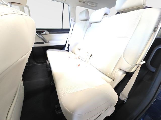 Used 2023 Lexus GX 460 Premium w/ Premium Package AWD/4WD image 15