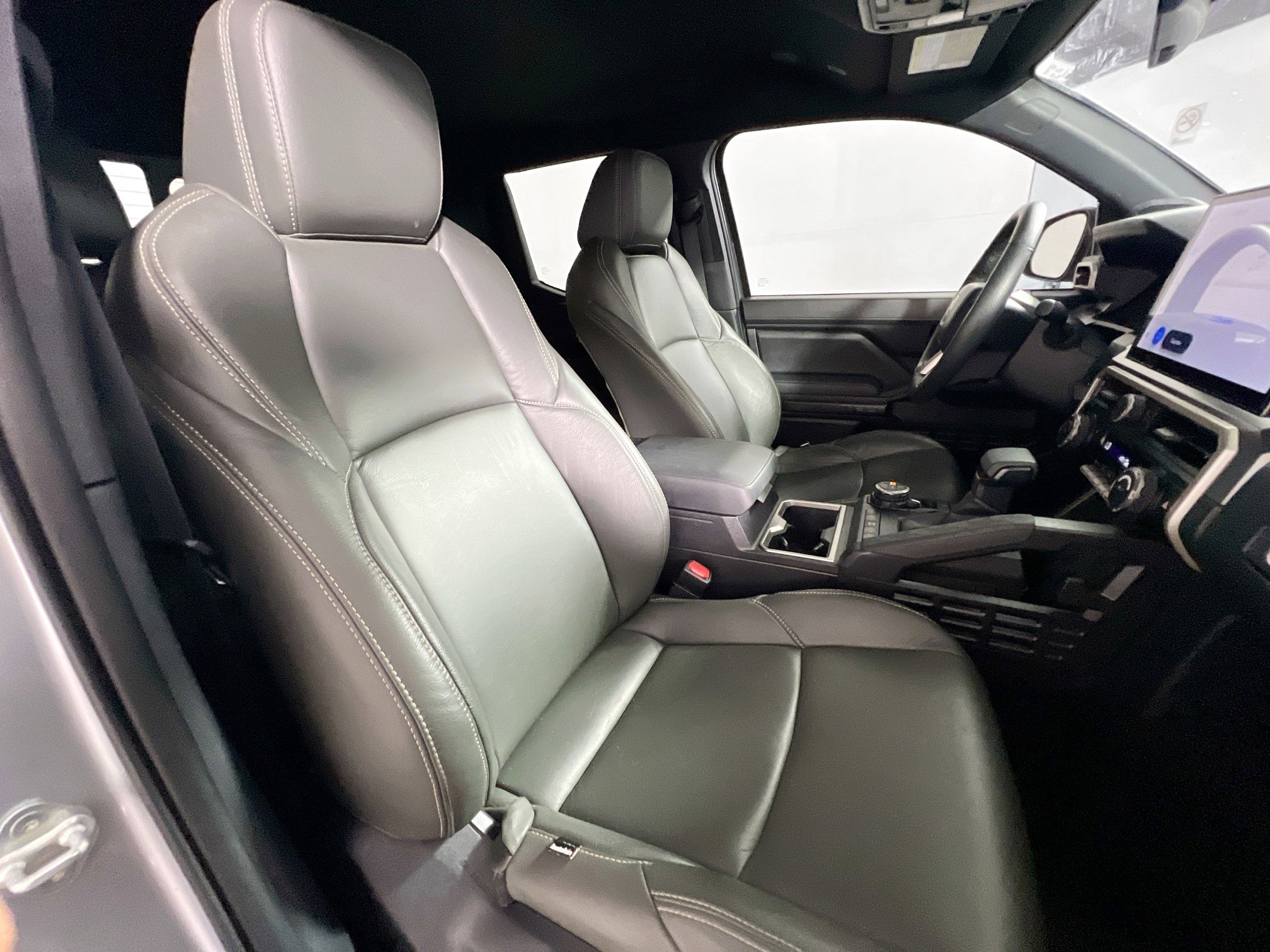 Used 2024 Toyota Tacoma TRD Off-Road w/ TRD Off Road Upgrade Package image 31