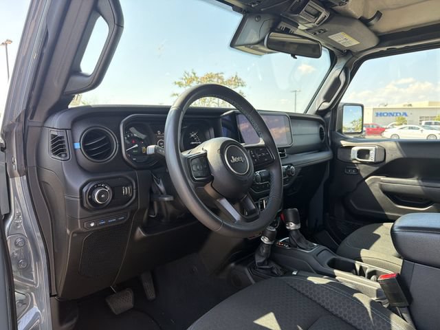 Used 2024 Jeep Wrangler Unlimited Rubicon 4xe AWD/4WD image 11