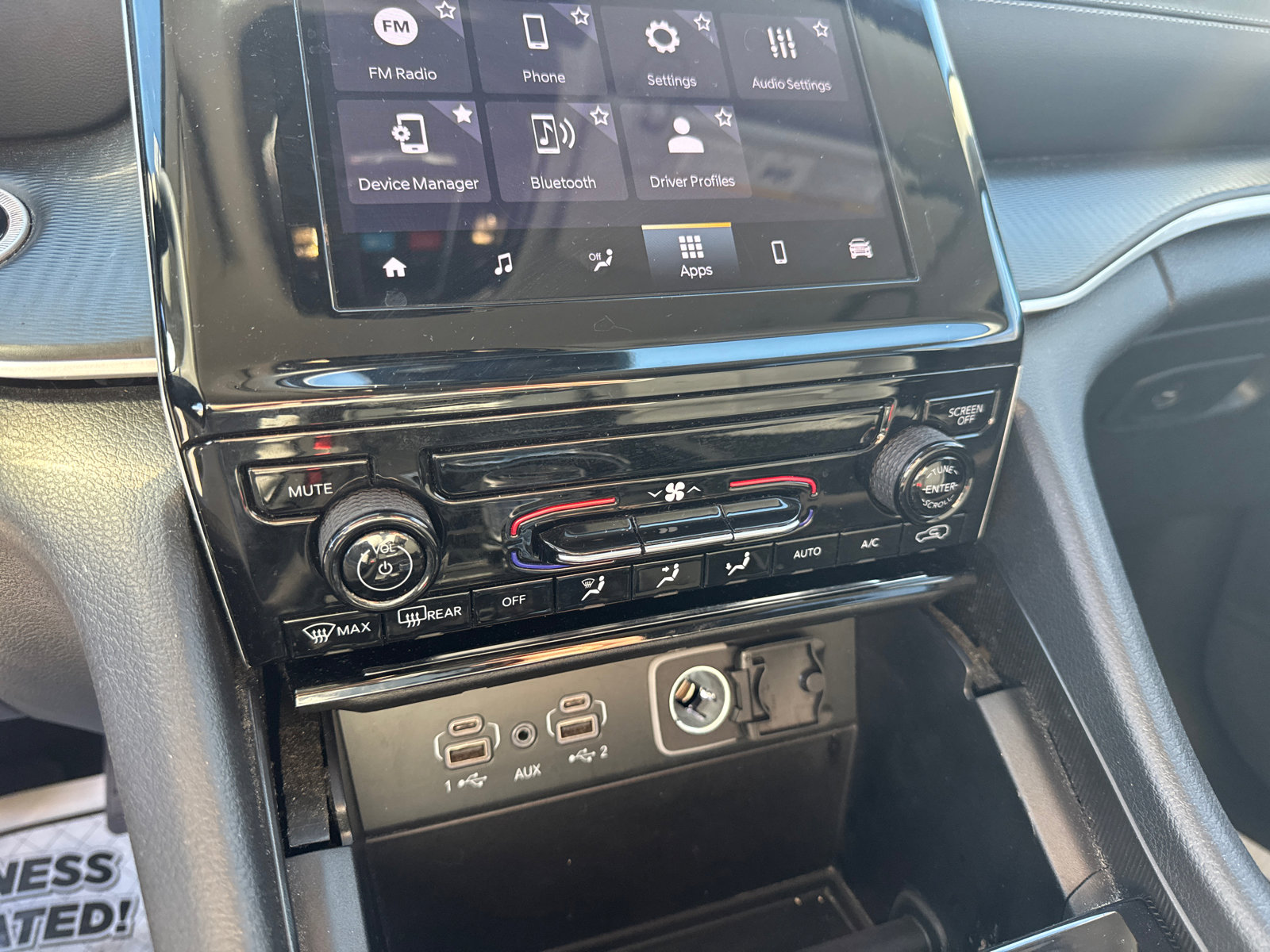 Used 2024 Jeep Grand Cherokee Laredo image 26