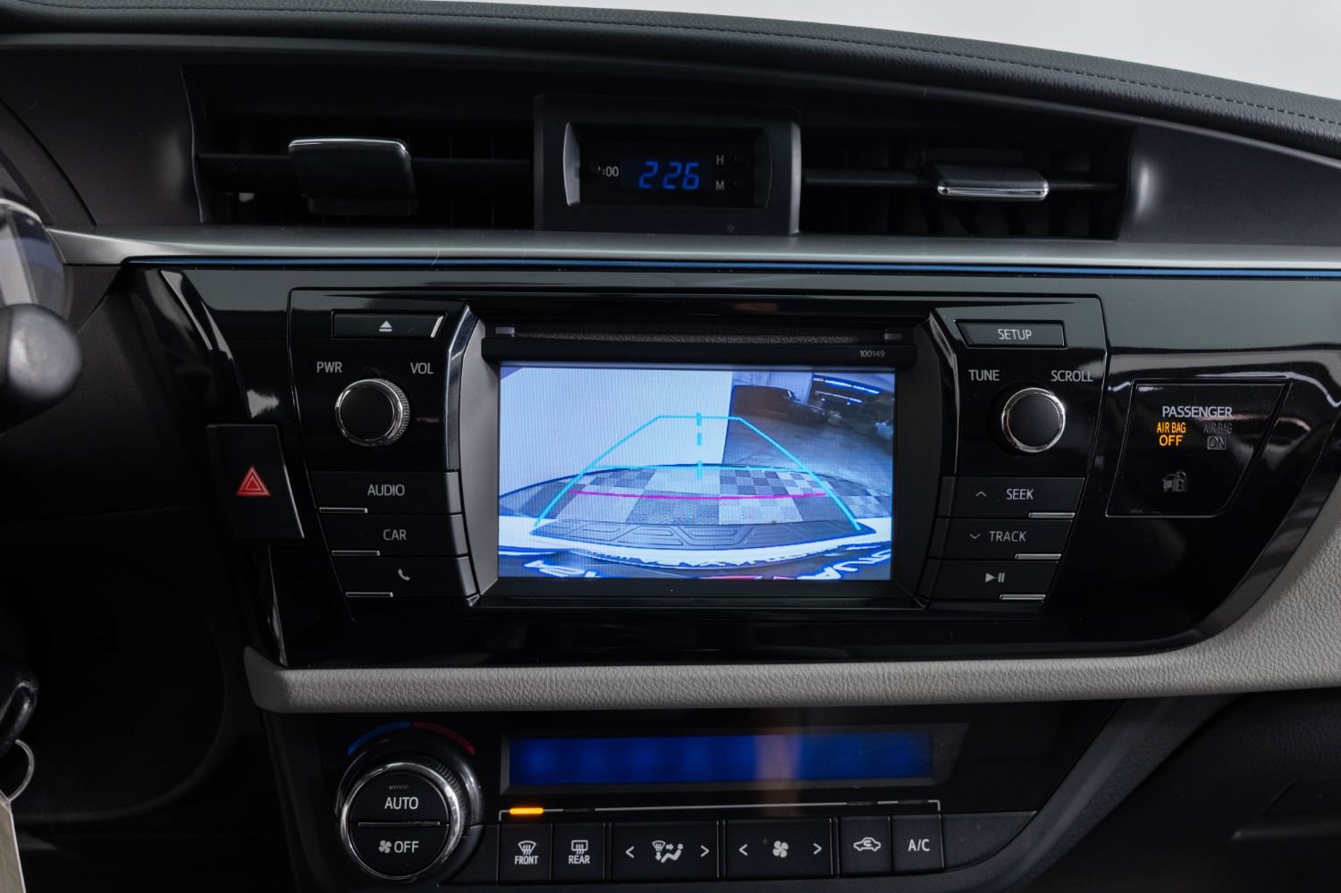 Used 2015 Toyota Corolla LE FWD image 37
