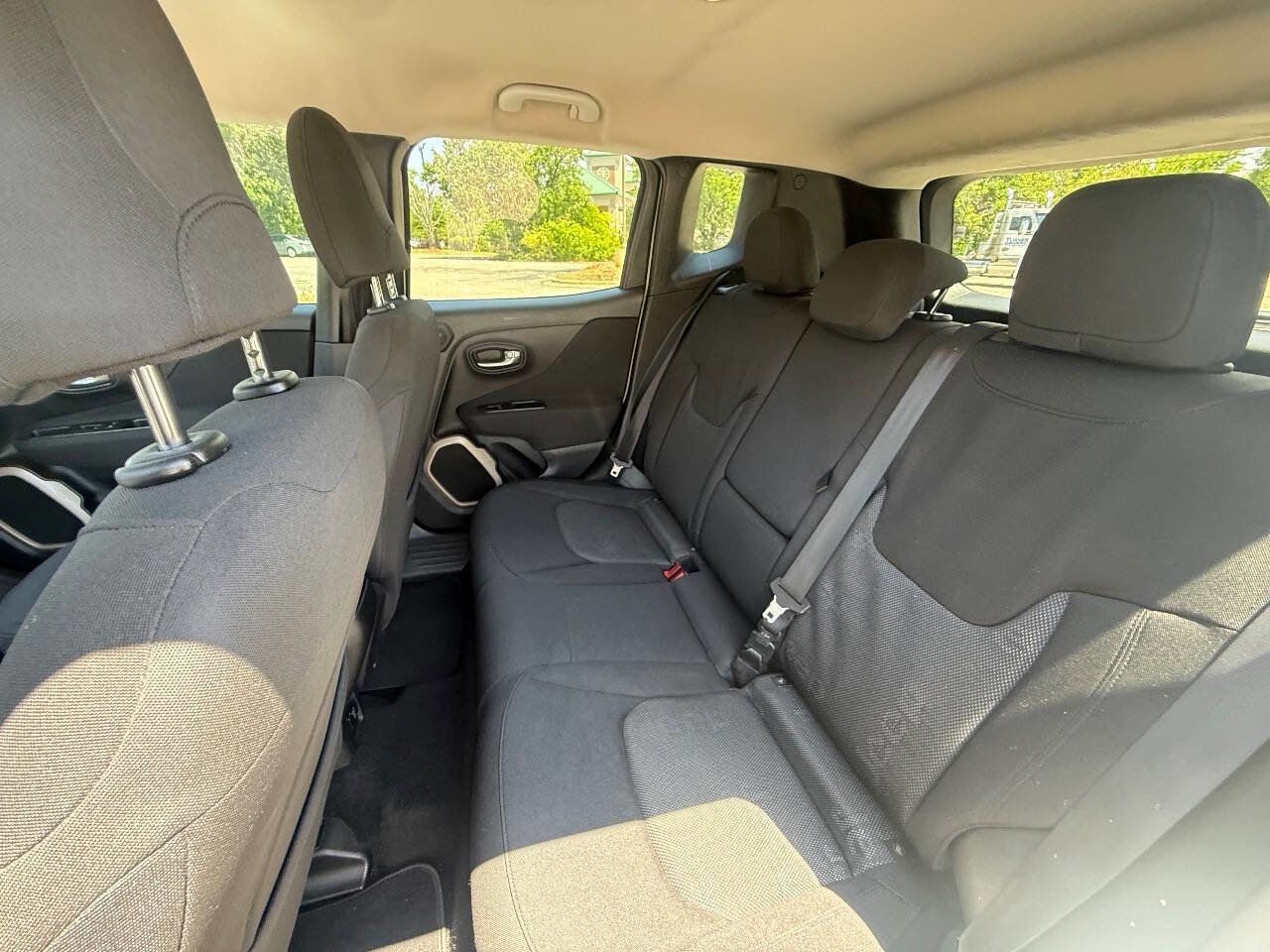 Used 2015 Jeep Renegade Latitude w/ Popular Equipment Group FWD image 14