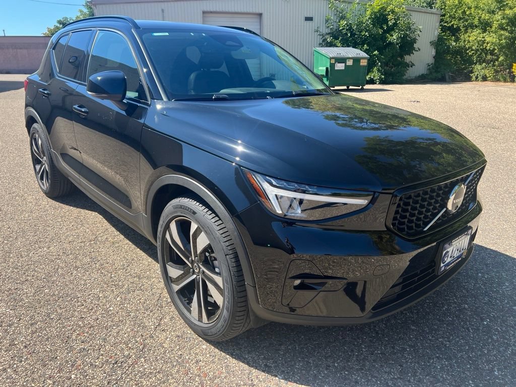 Used 2023 Volvo XC40 B5 Ultimate w/ Protection Package Premier AWD/4WD image 5