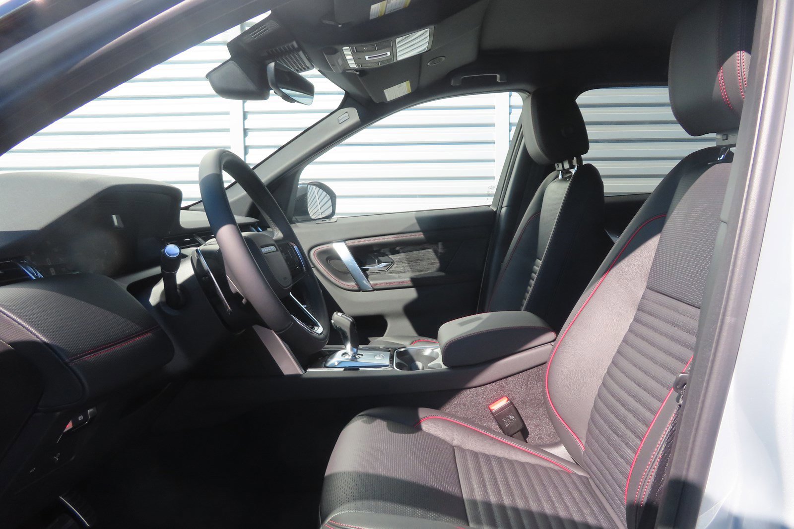 Used 2023 Land Rover Discovery Sport SE R-Dynamic AWD/4WD image 16