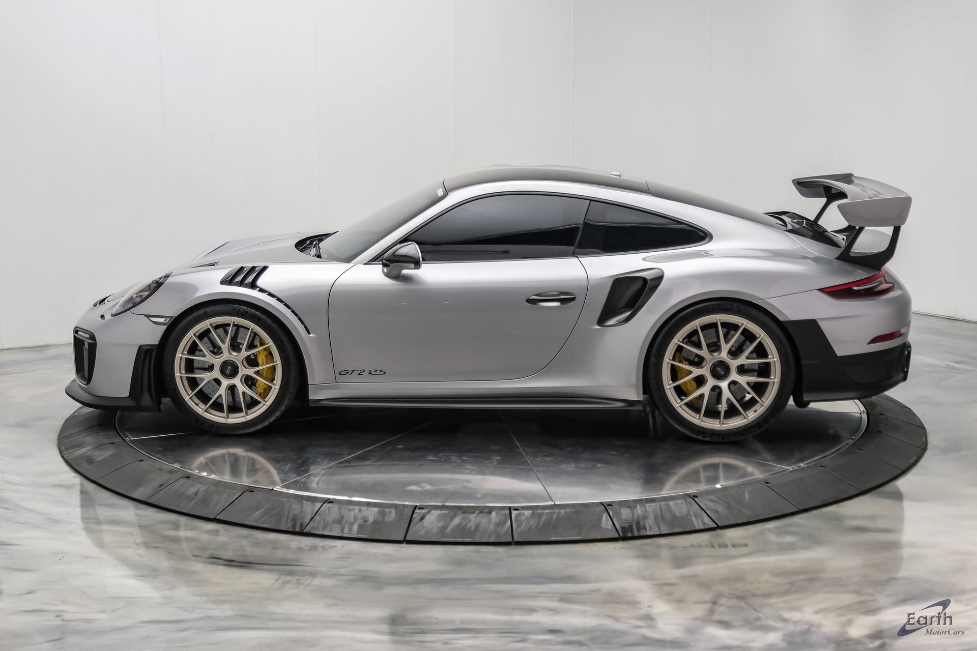 Used 2018 Porsche 911 GT2 RS RWD image 9