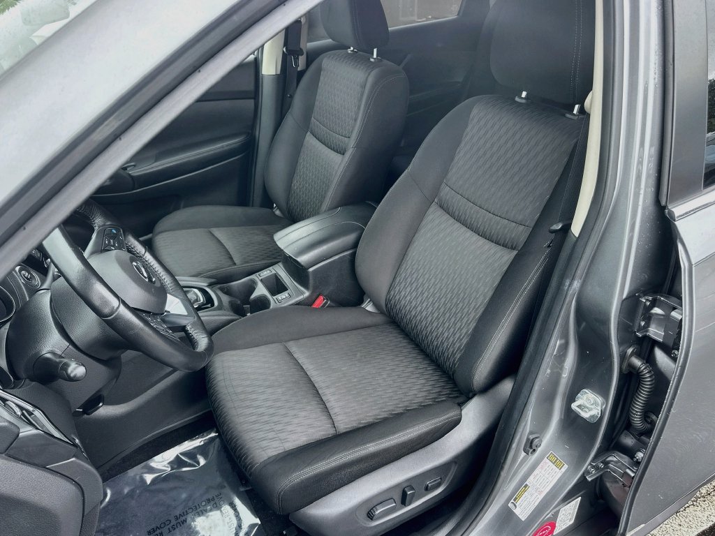 Used 2019 Nissan Rogue SV w/ Premium Package FWD image 19