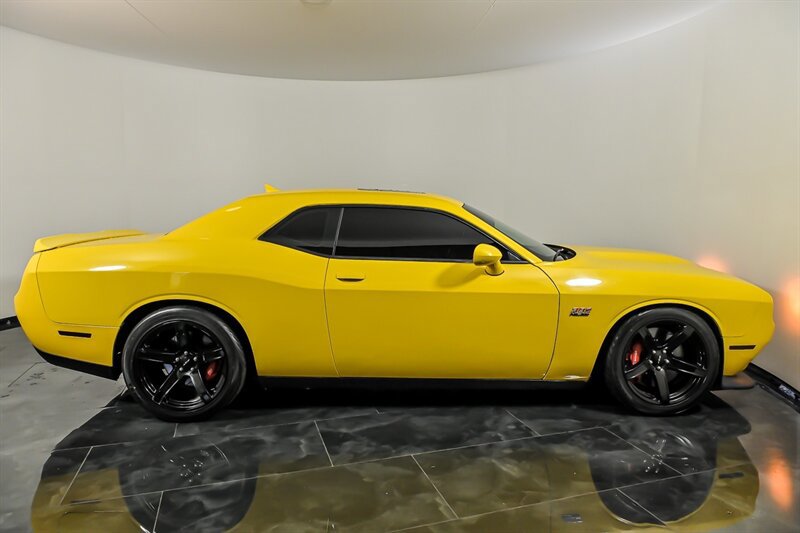Used 2017 Dodge Challenger SRT RWD image 10
