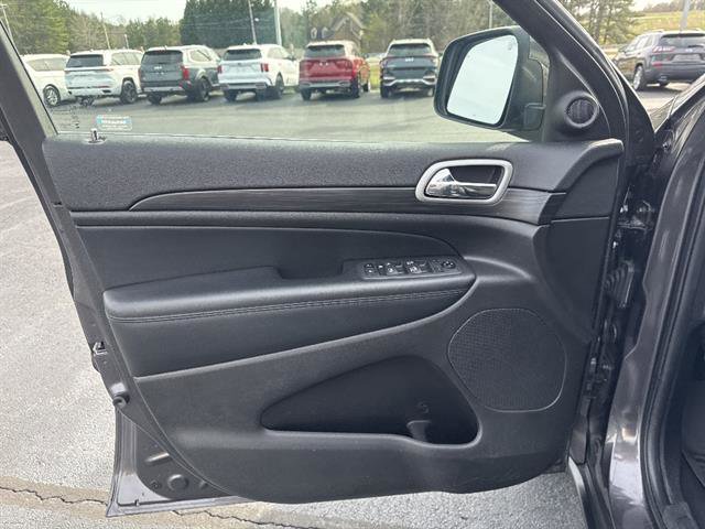 Used 2021 Jeep Grand Cherokee Laredo X image 7