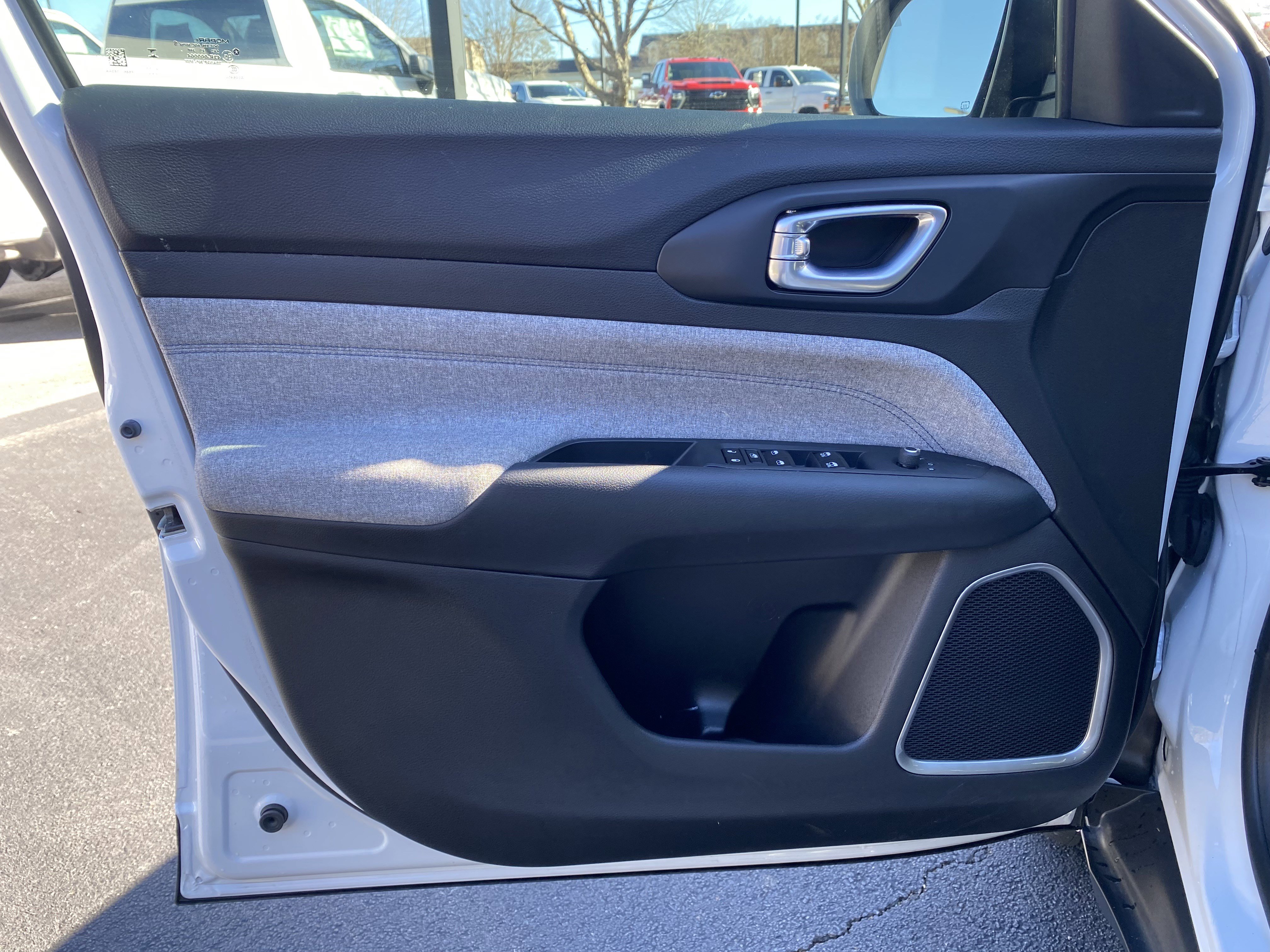 Used 2024 Jeep Compass Latitude image 15