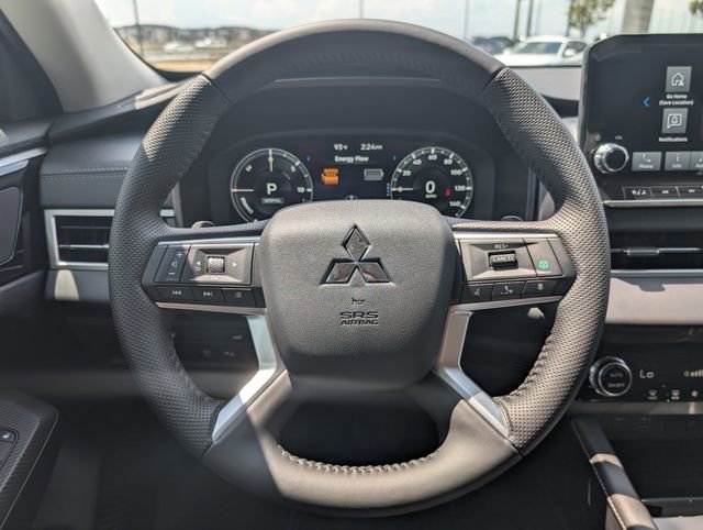 New 2025 Mitsubishi Outlander SE image 15
