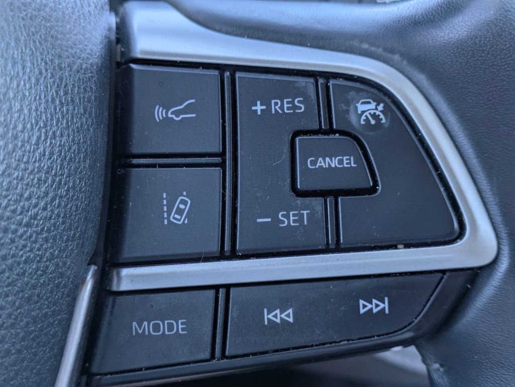 Used 2024 Toyota Highlander LE image 25