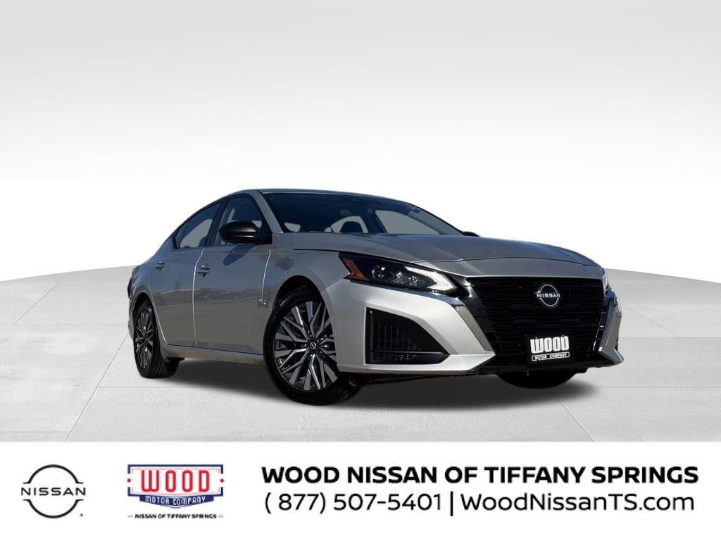 Used 2024 Nissan Altima 2.5 SV image 1