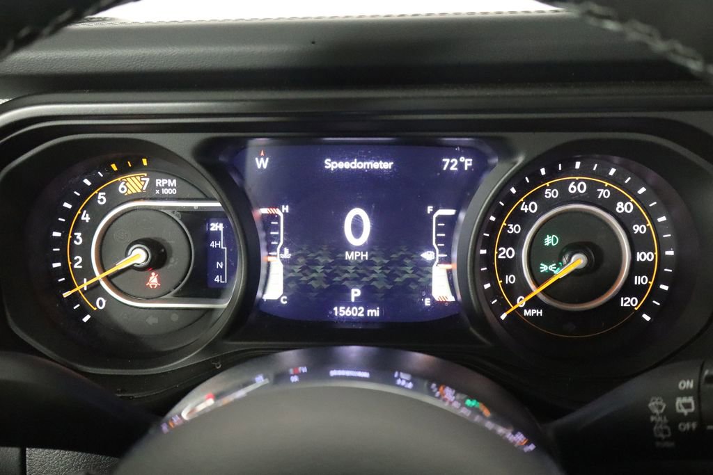 Used 2026 Jeep Wrangler Unlimited Sahara AWD/4WD image 11